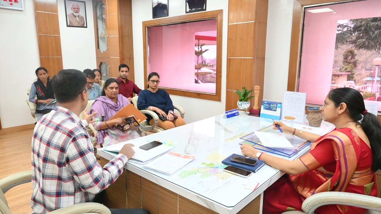 टिहरी गढ़वाल- वन भूमि हस्तान्तरण संबंधी बैठक सम्पन्न
